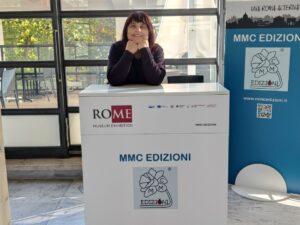 L'editrice Maria Cristina Martini allo stand