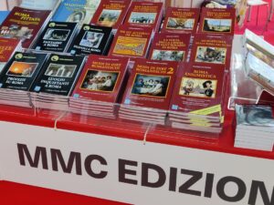 PLPL 2024 - Libri su espositori allo stand MMC